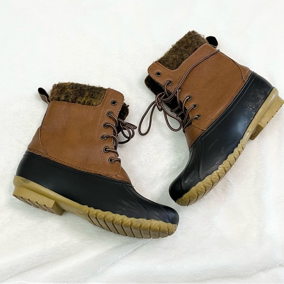 Magellan Outdoors Faux Fur Lace Up Duck Boots Women’s Size 8 - Picture 5 of 9